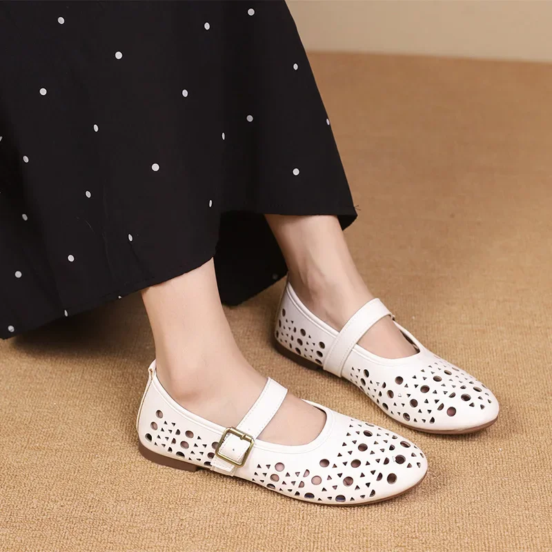 Dongdong Doudou shoes spring and summer shallow mouth one-word buckle belt hollow round head flat bottom casual single shoes wom
