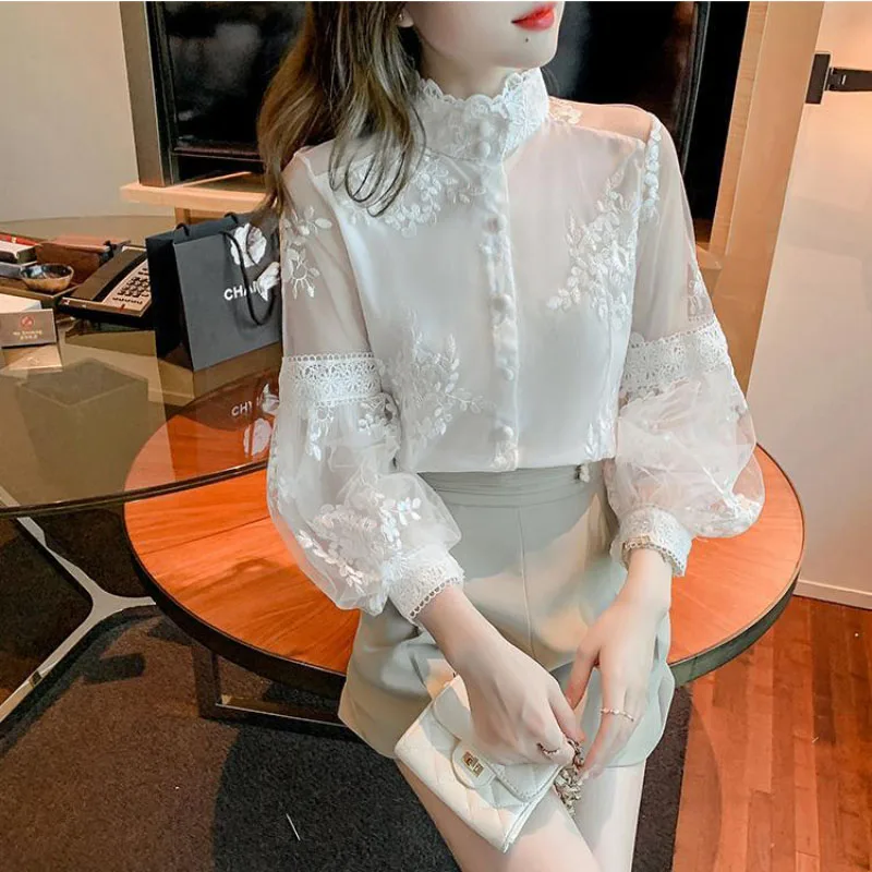 2024 Spring Summer New Palace Style Embroidered Shirt Women\'s Fashion Loose Lantern Sleeve Lace Shirt Stitching Shirts