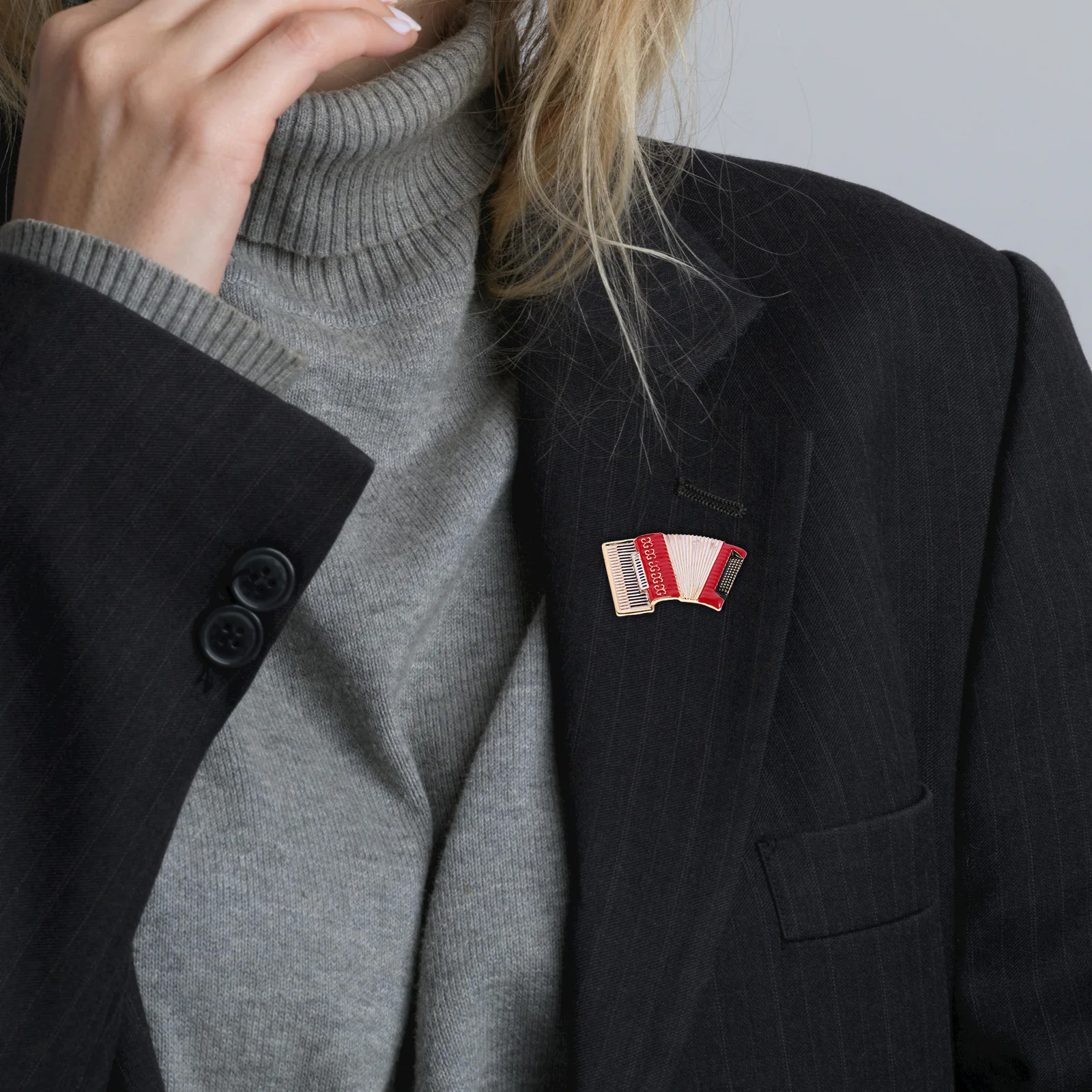 

Accordion Brooch Alloy Hand-Painted Music Pin Secure Clasp Lightweight Musical Badge for Shirt Sweater Jacket Backpack