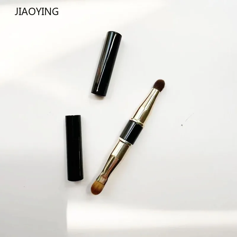 

Delicate Double Head Concealer Brush with Cover Flat Head Lip Brush Lipstick Smudge Multi-functional Portable Makeup Brush