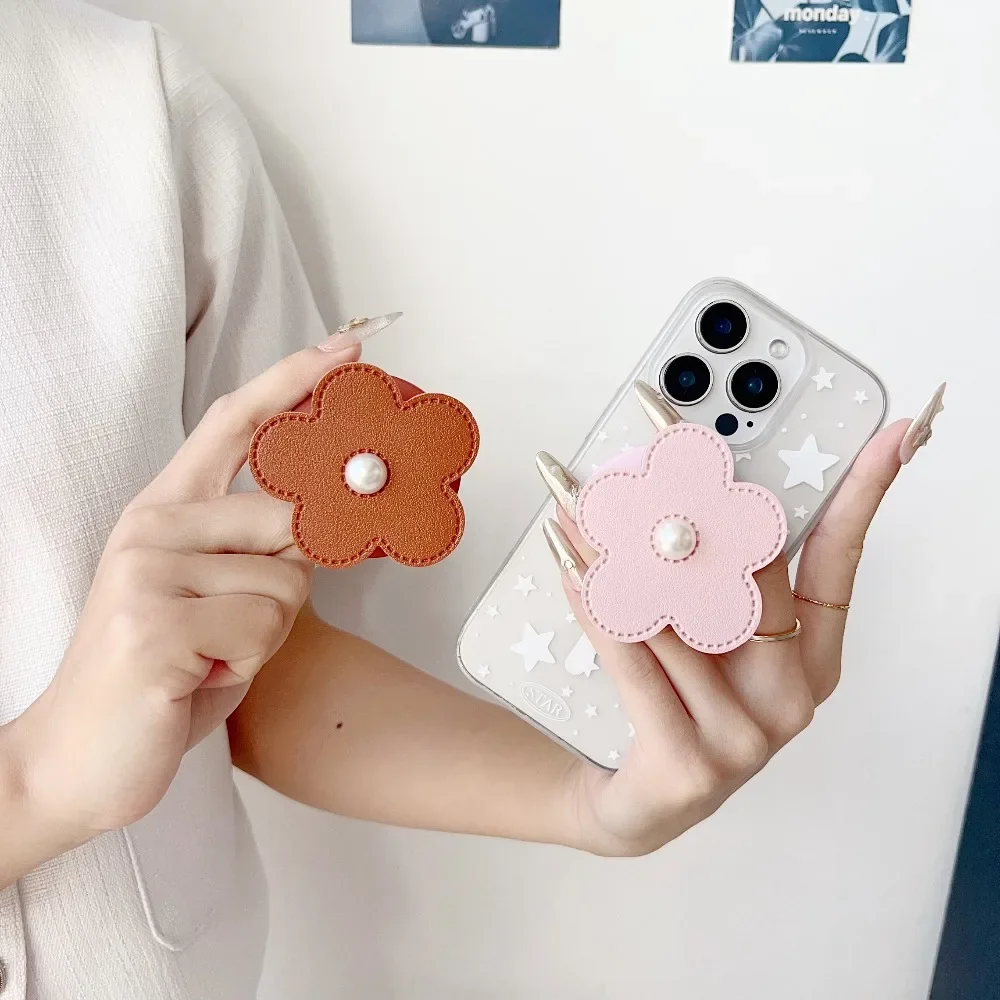 Etui na telefon z imitacji skóry z kwiatem, składany uchwyt dla leniwych, pasuje do magnetycznego uchwytu na telefon iPhone 17