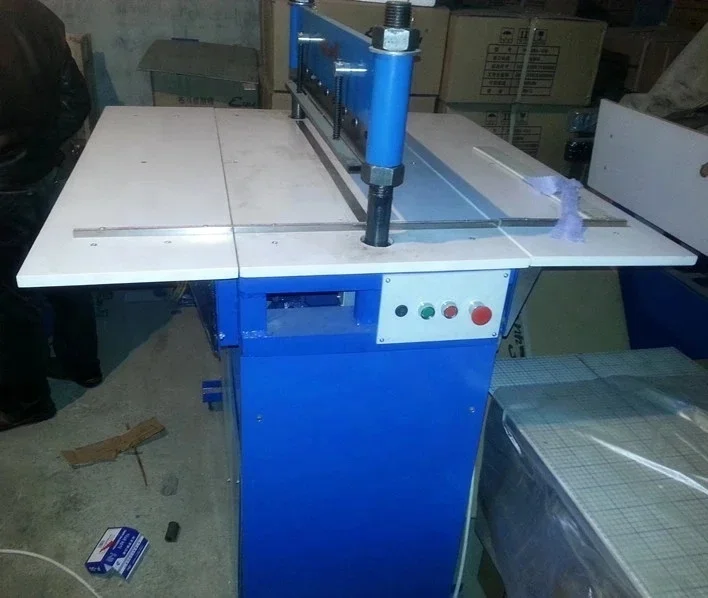 

Automatic Electric Swatch Fabric Layer Cutting Machine with Core Motor Component