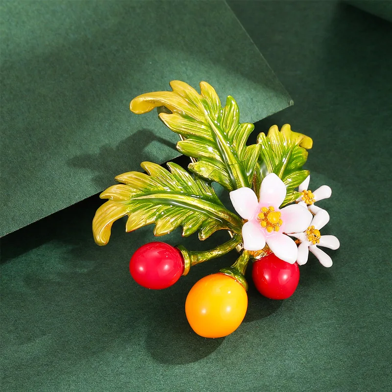 

Fashion Forest Fresh Enamel Fruit Small Yellow Tomato Persimmon White Gardenia Flowers Green Leaves Brooch Clothing Accessories