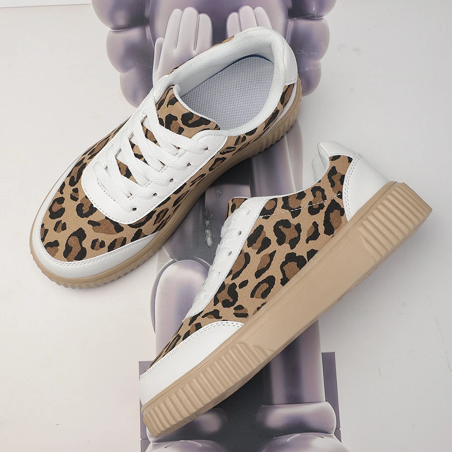 أربعة مواسم جديدة شعبية ومبتكرة بسيطة للترفيه متعددة الاستخدامات مريحة للتنفس رياضية غير قابلة للانزلاق أحذية رجالية