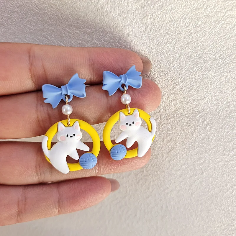 Funny Designed Sweet and Cute Kitten Earrings Mischievous Play Ball Cat Clip on Earrings Without Piercing for Women Girls