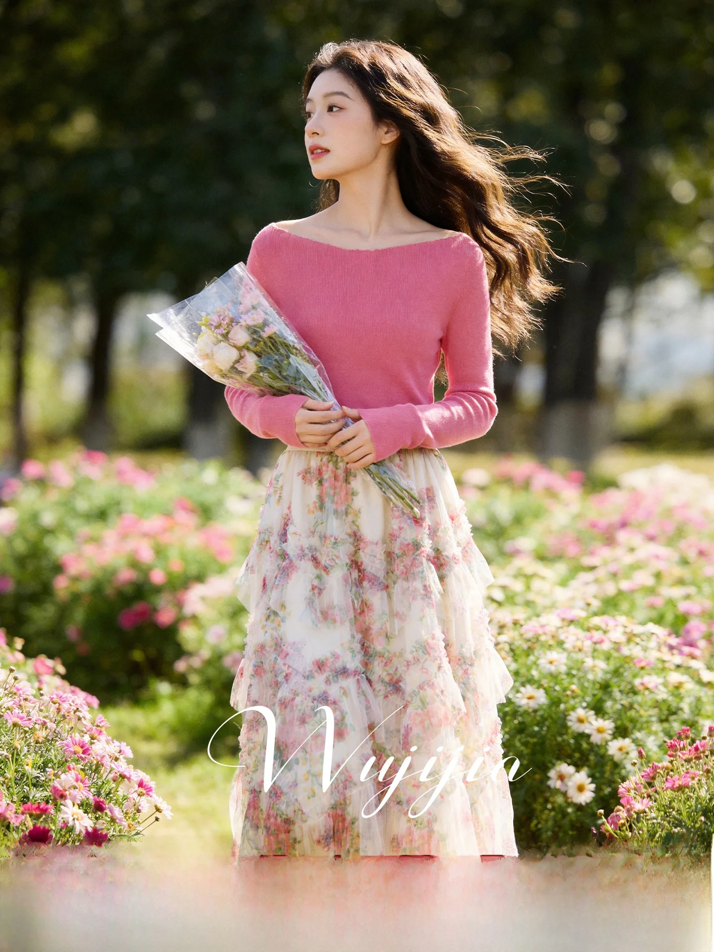 

Весенний вязаный женский костюм большого размера с цветочным принтом: топ с длинным рукавом и U-образным вырезом и юбка-трапеция, из полиэстера, универсальный крой