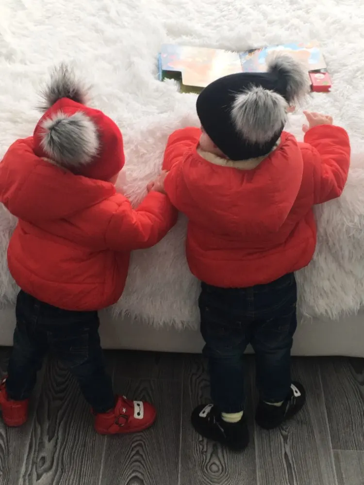Berretto per le orecchie berretto invernale per bambini neonato cappello in lana sintetica per bambini berretto con due doppi pom pom ear per