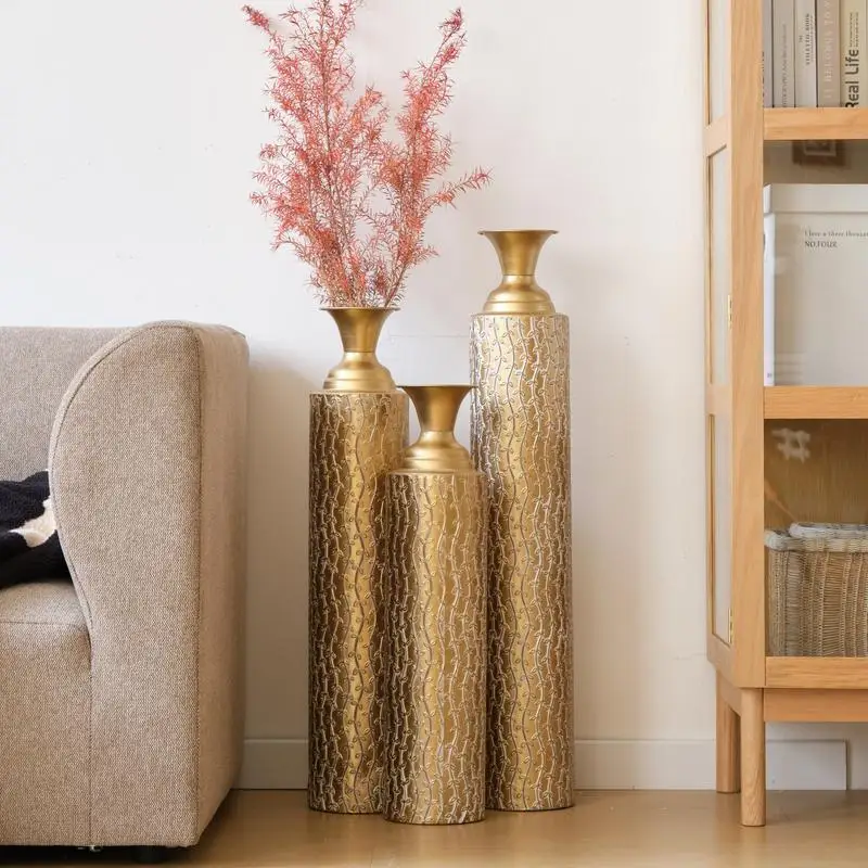 مجموعة من 3 مزهريات زخرفية معدنية مع لمسة نهائية ذهبية متعثرة وأنماط كرمة، ارتفاعات 34 بوصة، 29 بوصة، 25 بوصة لتزيين المنزل #2