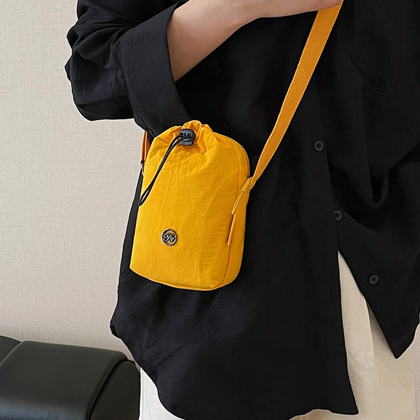 2025 New Summer Crossbody Bag Trendy Minimalist Lightweight Mobile Phone Bag Nylon Outdoor Water Cup Bag Small Fashionable Bag