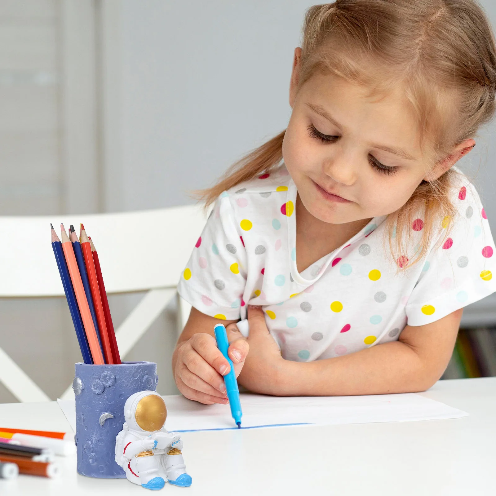 Portalápices creativo de astronauta, decoración de escritorio de resina, organizador de vasos para lápices para oficina, hogar, escuela, portalápices, estatuilla de astronauta