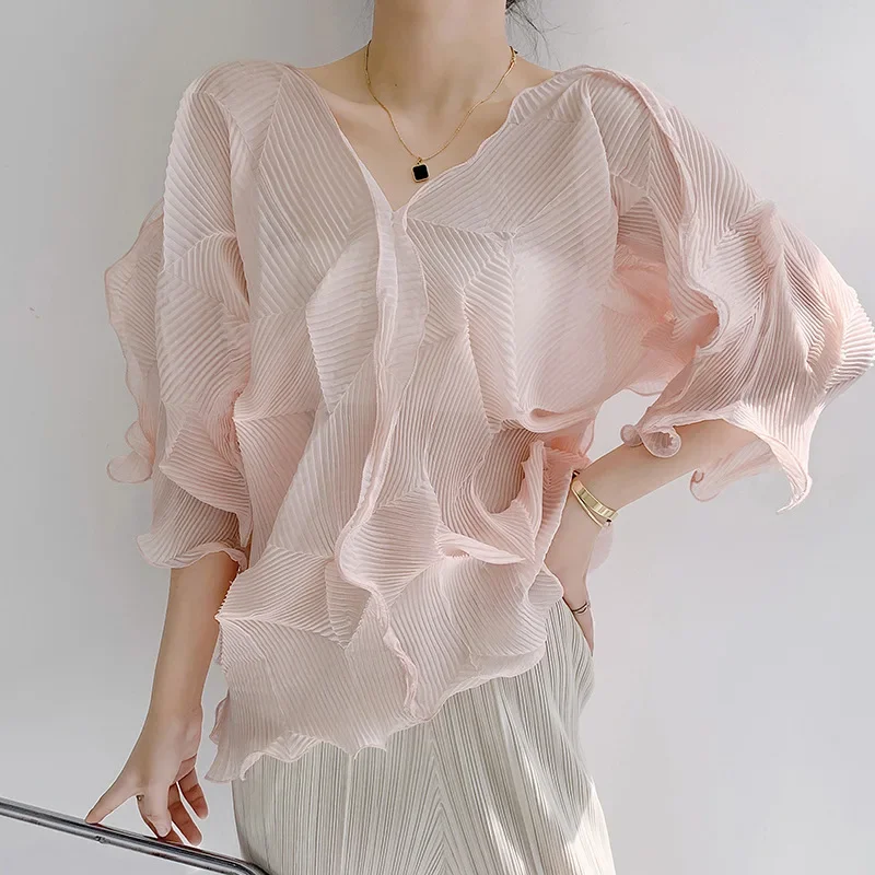 

Fashionable Women 2025 Summer, Featuring Fishbone Pleats And Wave Hemline Casual Shirt