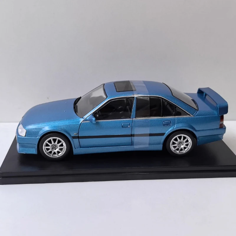 

WHITEBOX 1/24 Scale OPEL Omega 500 Alloy Simulation Car Model Static Collection Decorated Holiday Gifts Toys Souvenir Gift