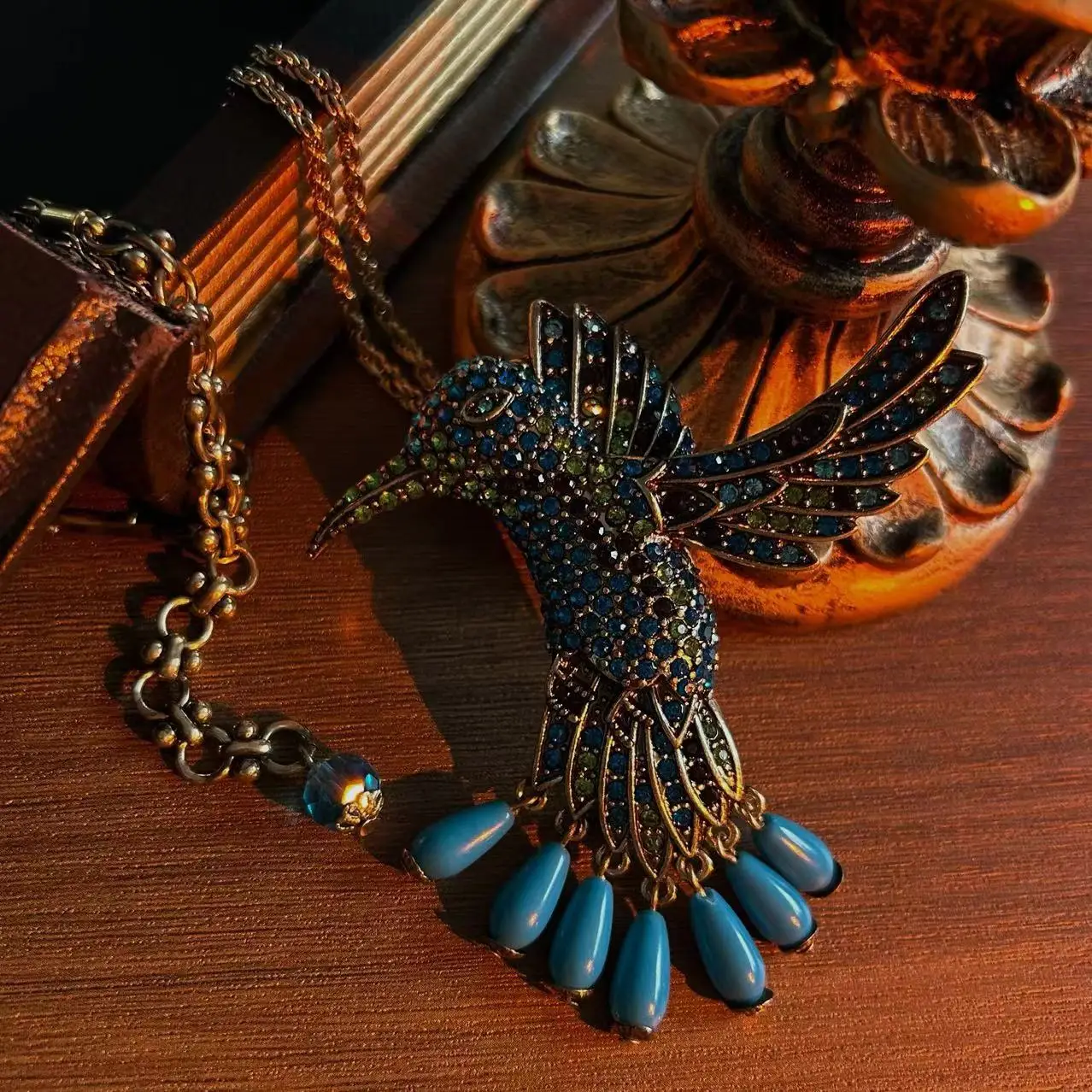 

Модное классическое винтажное ожерелье с колибри