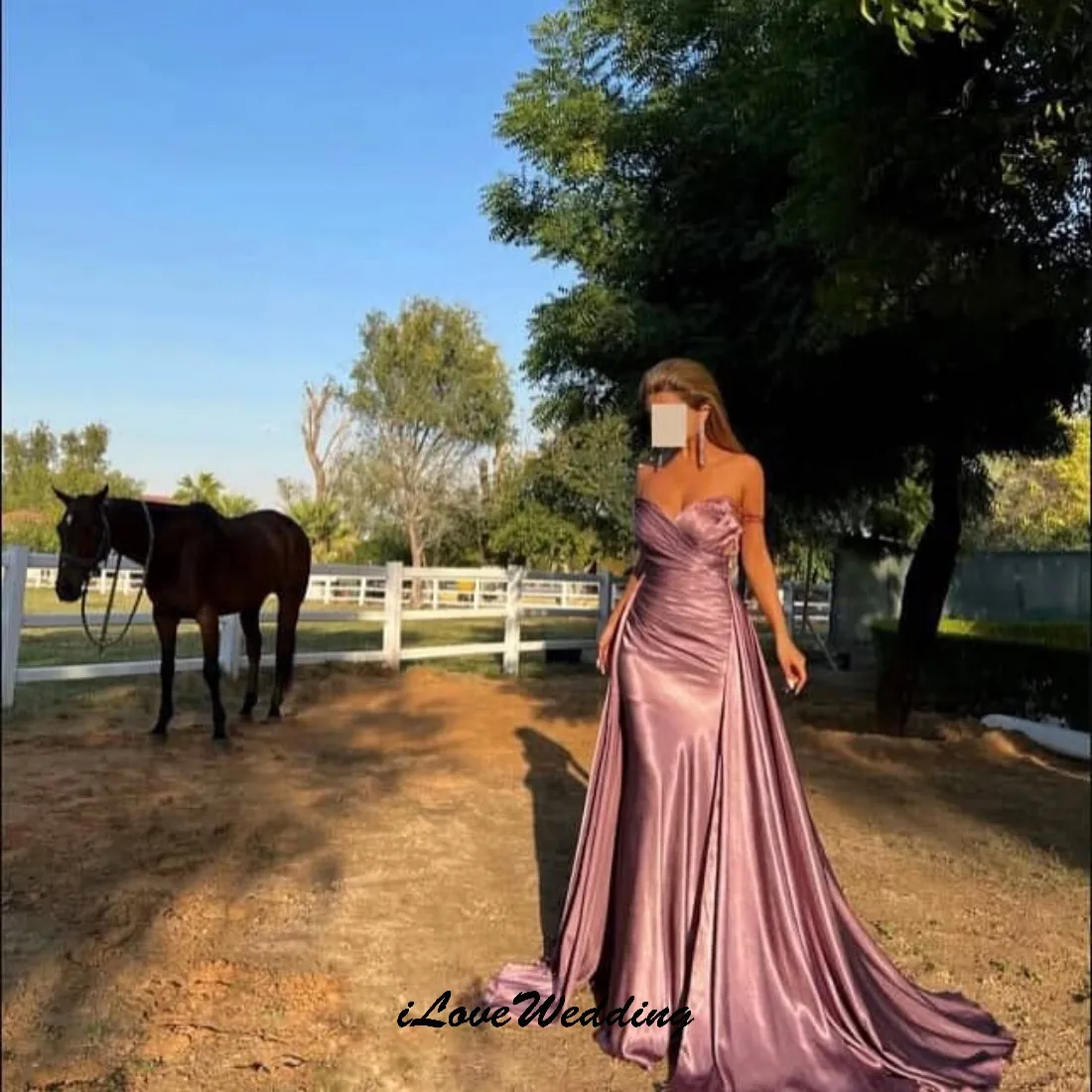 فساتين سهرة أرجوانية مخصصة على شكل حرف v 2025 ساتان أنيق على شكل حرف a للحفلات الراقصة فساتين رسمية سويب تراين مطوي فستان حفلات نسائي