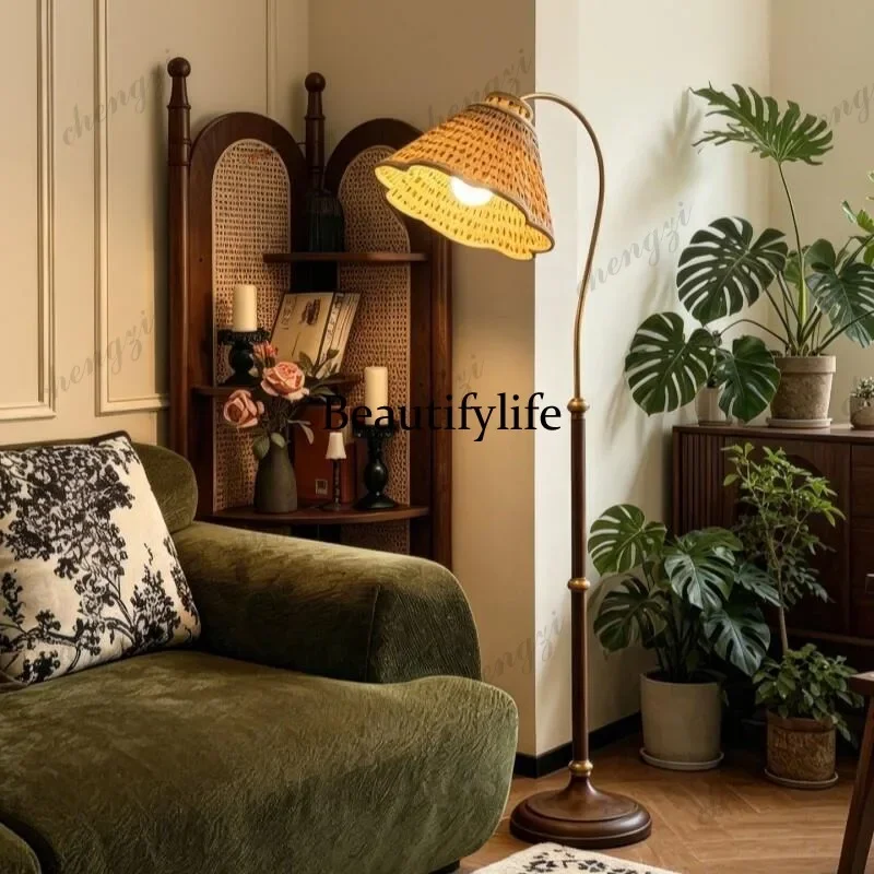 EE retro floor lamp fishing lamp next to the sofa in the living room bedroom study, French medieval atmosphere decorative desk l