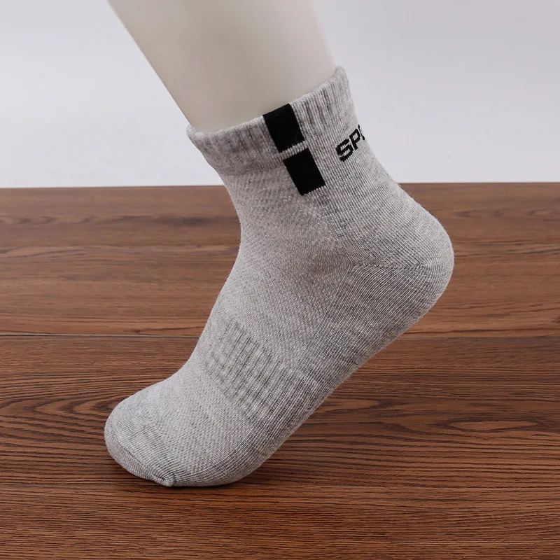 6 Pairs 2026 Fashion Breathable Men's Sports Socks Medium and Short Lengths Adult White Socks Man Work Grip Socks Wholesale