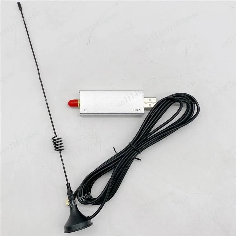 NEW-V3 software defined radio, equipped with R820T2 tuner and 1PPM TCXO