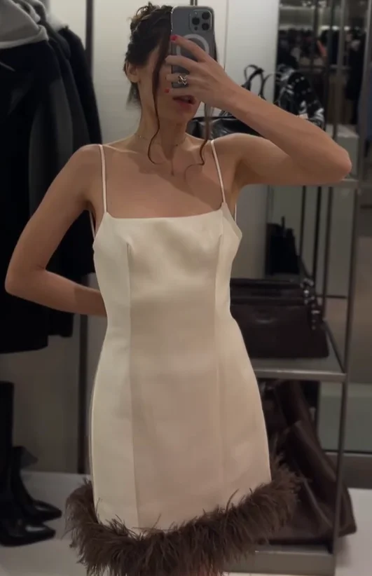 시크한 깃털 패치워크 새틴 슬링 드레스 여성 패션 민소매 백리스 오프숄더 슬림 미니 드레스 여성 파티 가운 신상