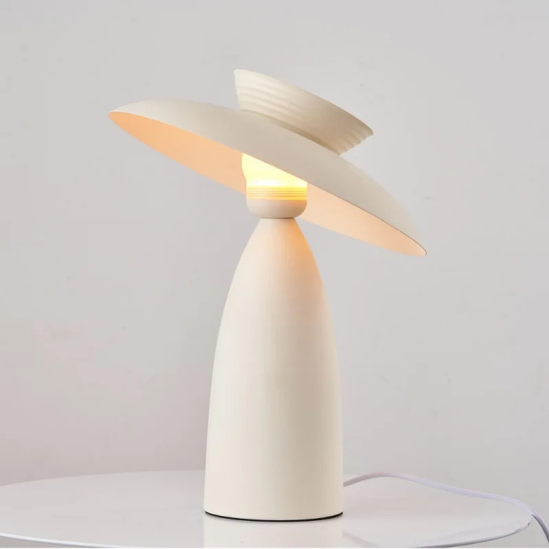 

Post-Modern Children's Room Table Lamp Bedroom Bedside Hotel Homestay DecorativeStraw Hat