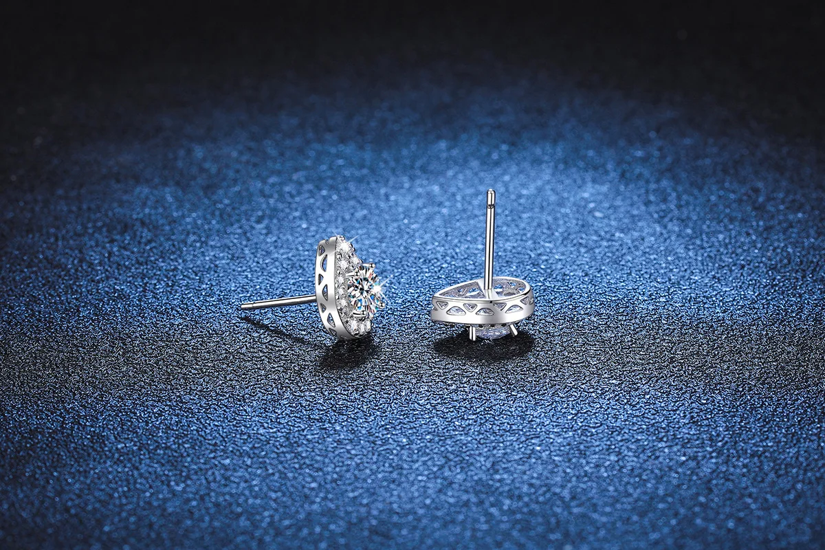 LioraGem Women's Luxury Teardrop-Shaped Moissanite Stud Earrings, 0.5-Carat D-Color Moissanite Earrings Platinum PT950 Stamp