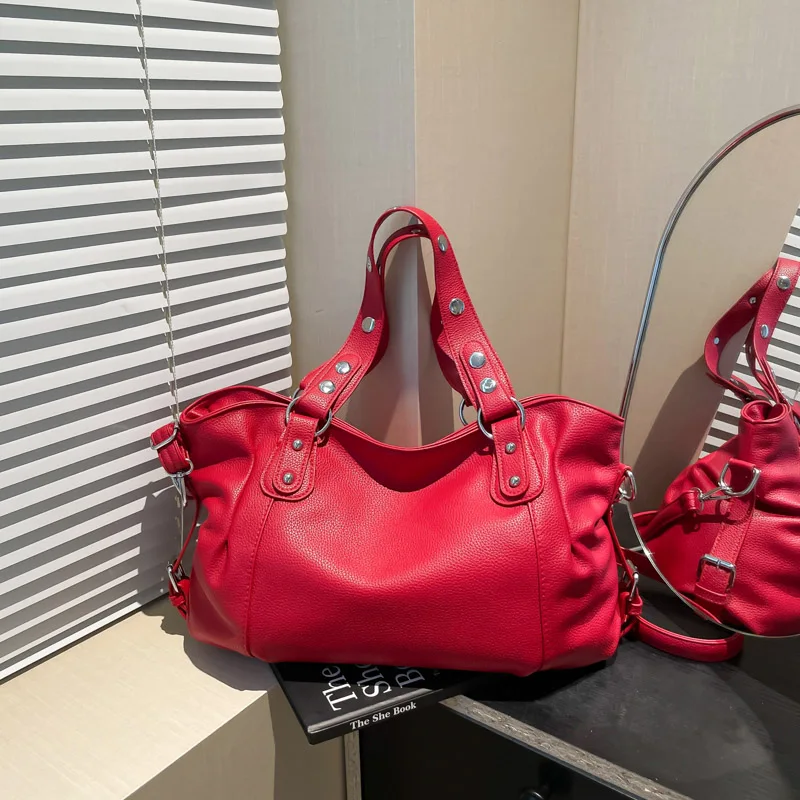 

Exquisite Rivet Decoration PU Solid Color Zipper Shoulder Bags High Capacity Female Bags on Sale 2025 Simple Crossbody Bags