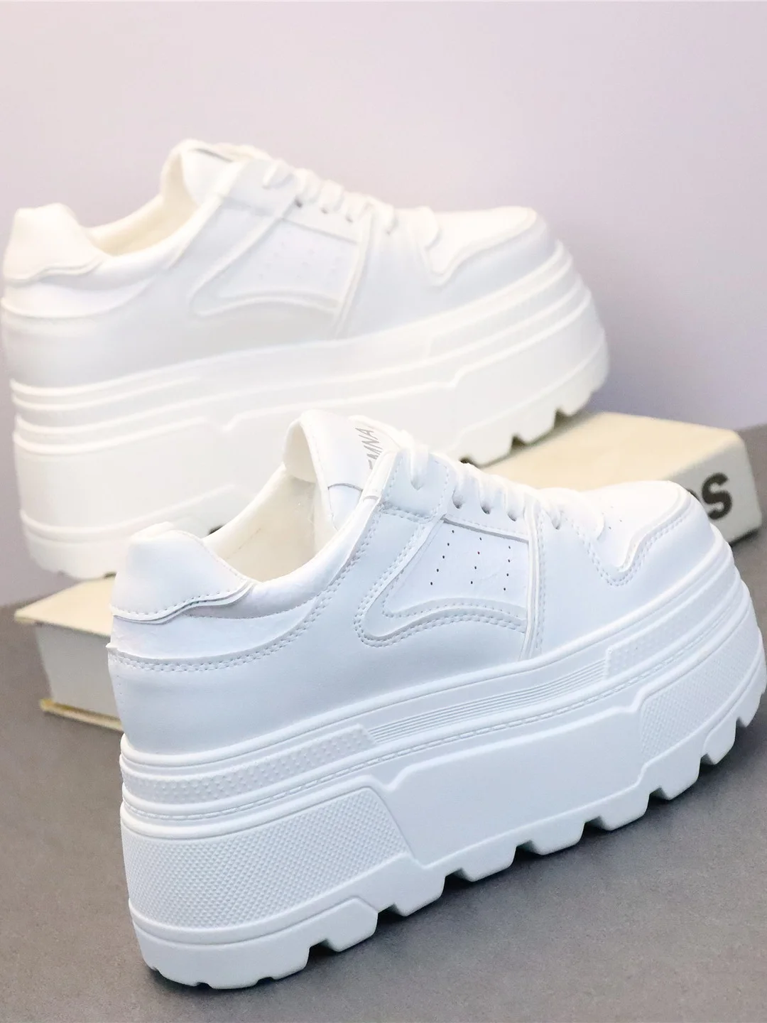 

Женские повседневные дышащие парусиновые кроссовки на низком каблуке 8 см с круглым носком, удобные универсальные туфли на плоской подошве