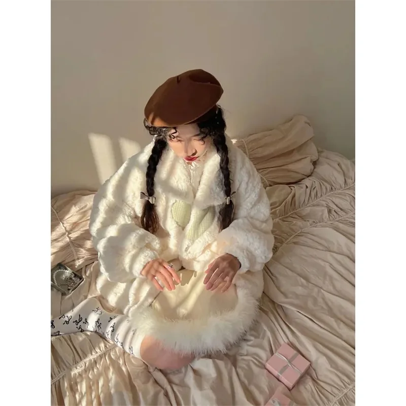 

2023 Xiaoxiangfeng Milk Huhu Lamb Wool Coat for Female Students in Autumn and Winter Loose and Thickened Fur Big Cotton Coat