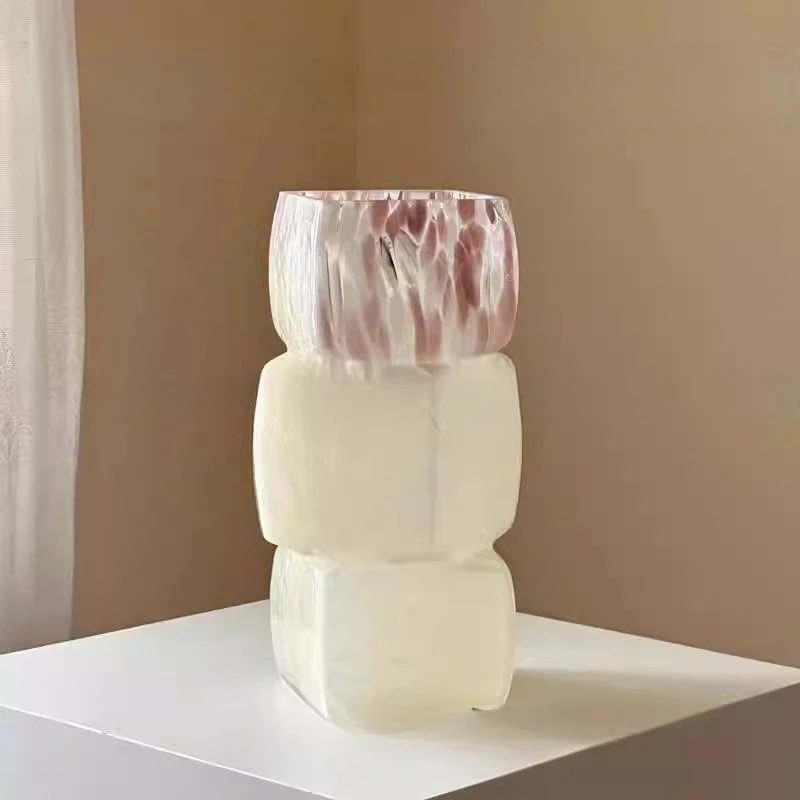 A particularly beautiful vase for the dining table, an emotional stability ornament.
