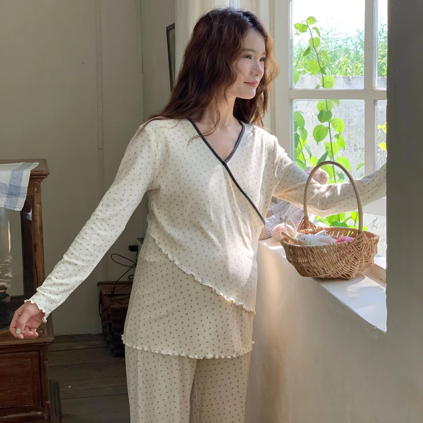 Autumn Soft and Comfortable Home Pajamas Bottoming Shirt Set with Chest Pads