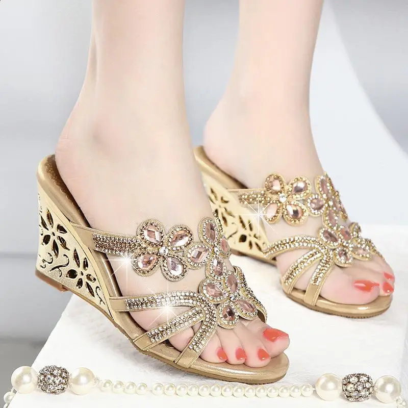 Med Shoes Woman 2025 Slippers Summer Heeled Mules Glitter Slides On A Wedge Pantofle High Jelly Fretwork New TPR Crystal Sexy PU