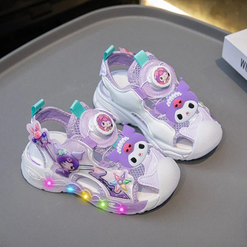 

Sanrio/сандалии со светодиодной подсветкой для девочек, детская сетчатая пляжная обувь с вращающимися пуговицами, новая летняя повседневная обувь с рисунком hello kitty, светящаяся Baotou
