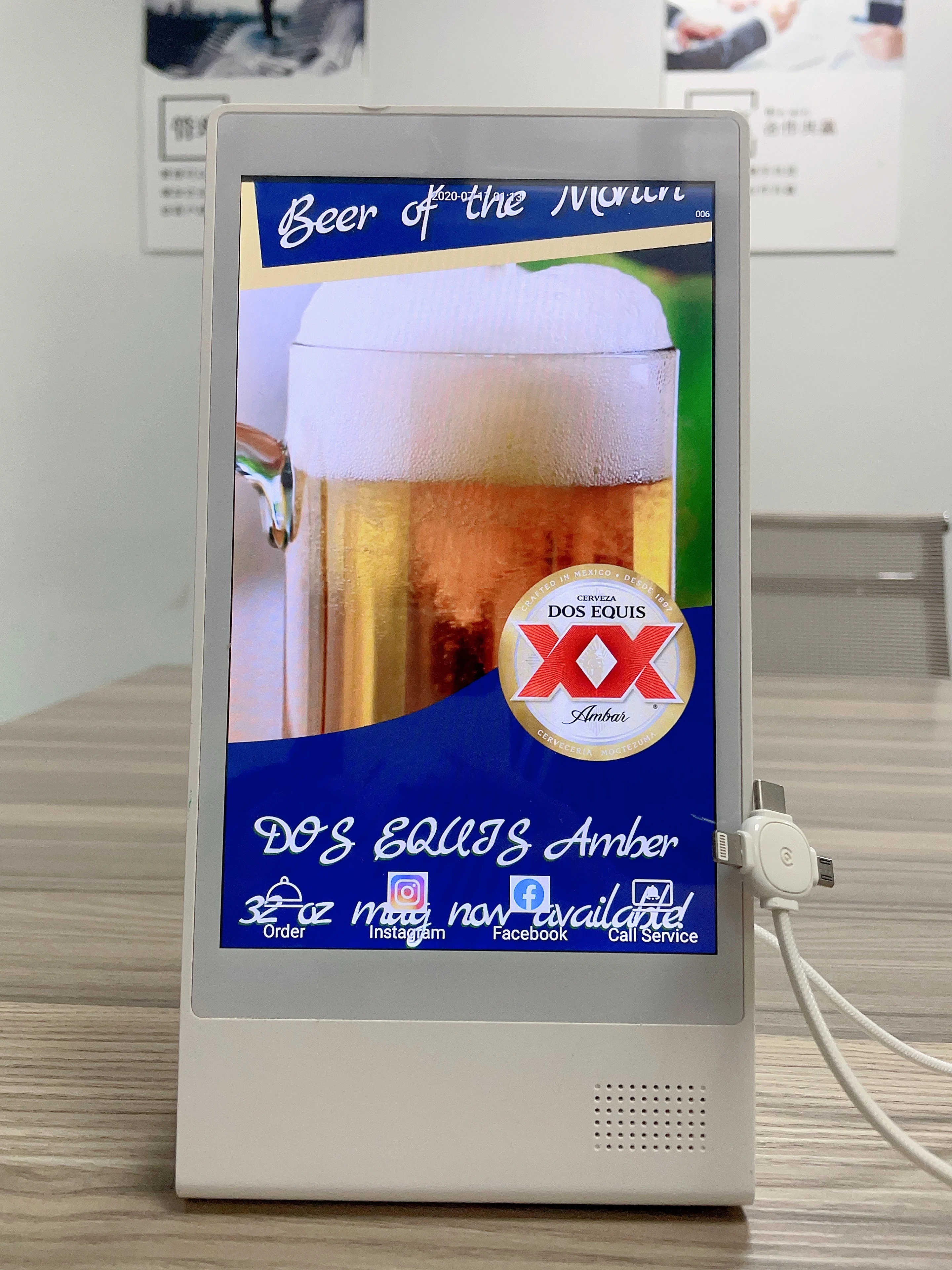 LCD Screen Display Tabletop Stand Power Bank Charging Station Consumer Electronics Equipment