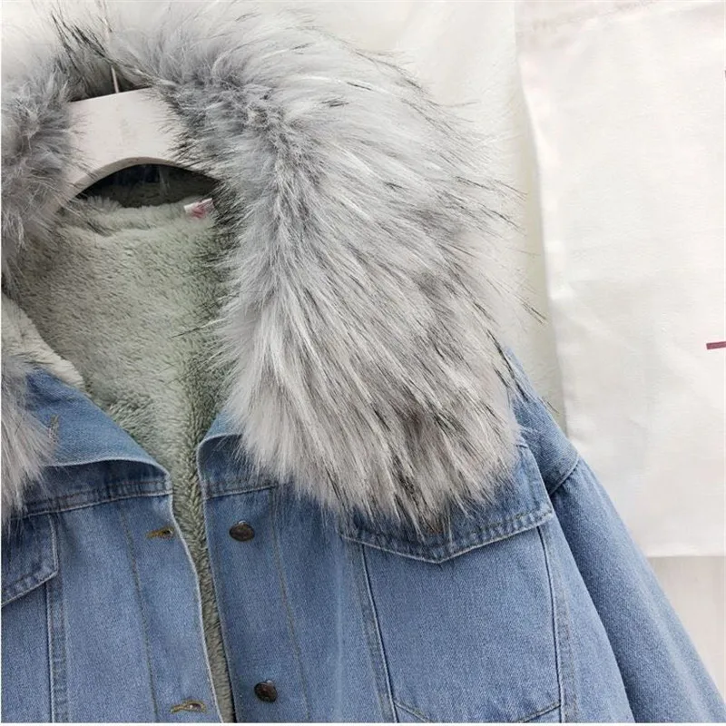 2024 New Winter Vintage Women Velvet Thick Denim Jacket Korean Big Faux Fur Collar Hooded Jean coat Female Casual Outwear T395