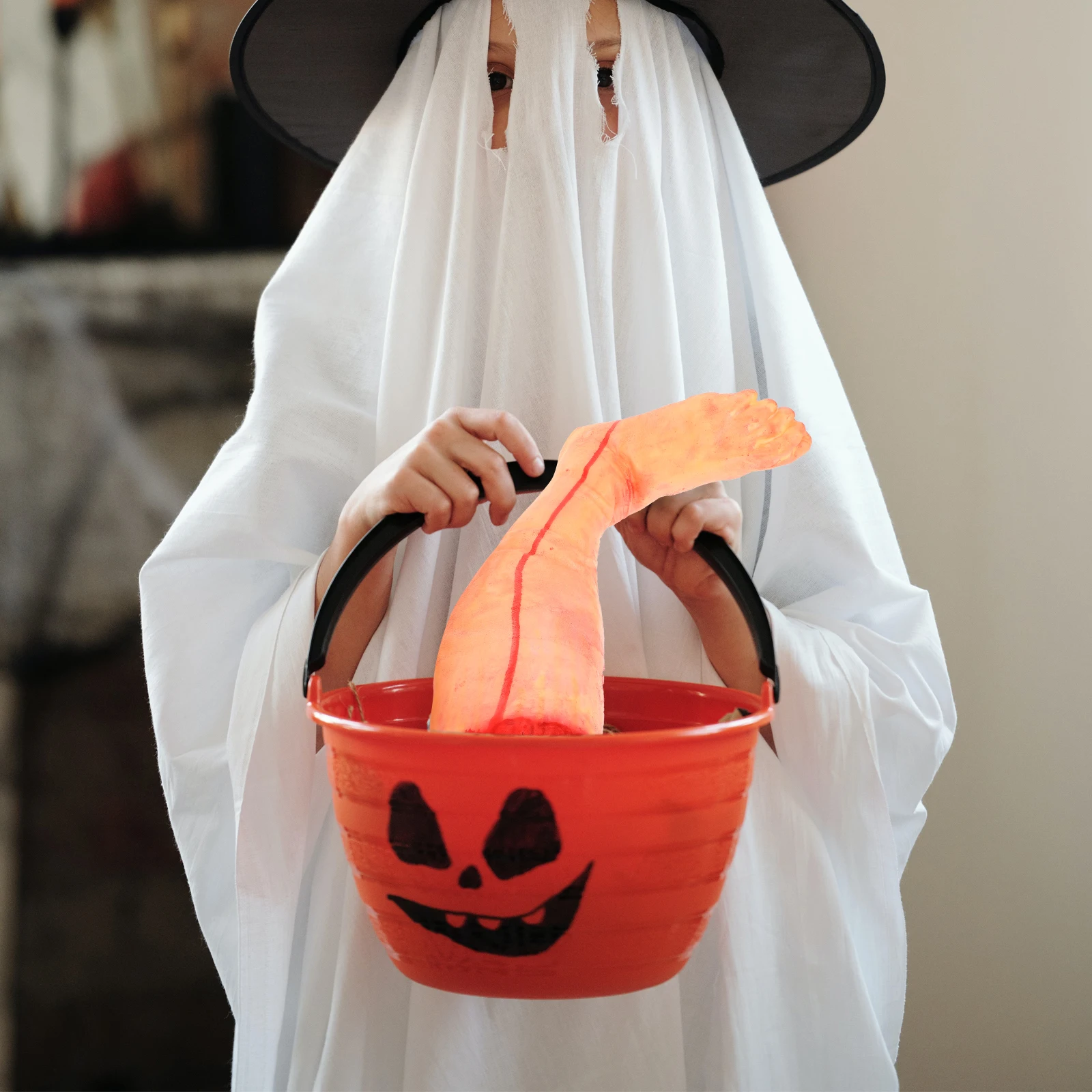 

Разрезанный реквизит для ног, детали тела на Хэллоуин, искусственные кровавые человеческие конечности, виниловые украшения для розыгрышей ужасов, страшный реквизит, небольшой размер, долговечность