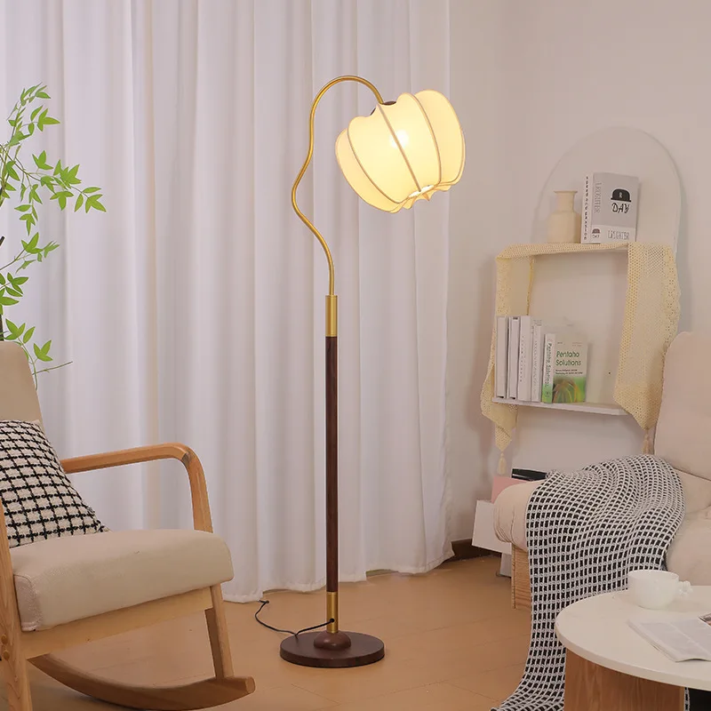 

Floor lamp living room American retro solid wood high-end atmosphere lamp bedroom vertical desk lamp