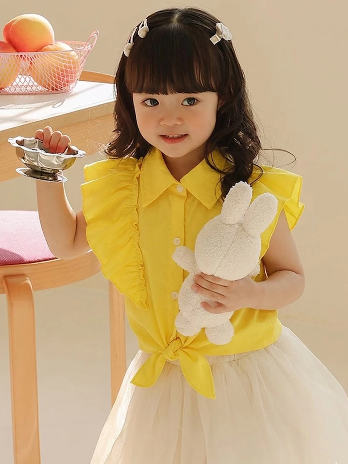 

Girls' summer sleeveless shirt with double layered ruffle edge and small fly sleeves, playful and energetic, single breasted