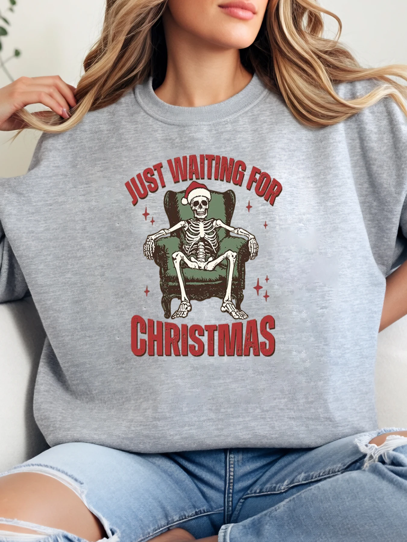 

Skeleton Wearing Santa Hat Just Waiting for Christmas Print Crewneck Sweatshirt Women Casual Holiday Wear Gray Plus-Size
