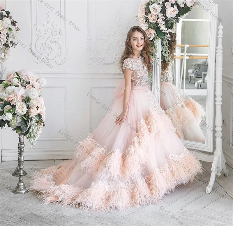 Abito da ragazza di fiore principessa con piume rosa Abito da sposa sexy con maniche corte applicato Abiti da ballo per spettacoli di feste di compleanno per bambini
