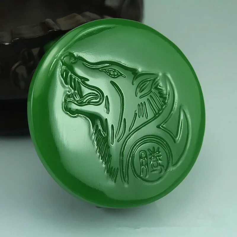 

Natural Green Hand Carved Wolf Head Jade Belt Buckle, Fashionable Boutique Jewelry, Men's and Women's Belt Buckle Gift