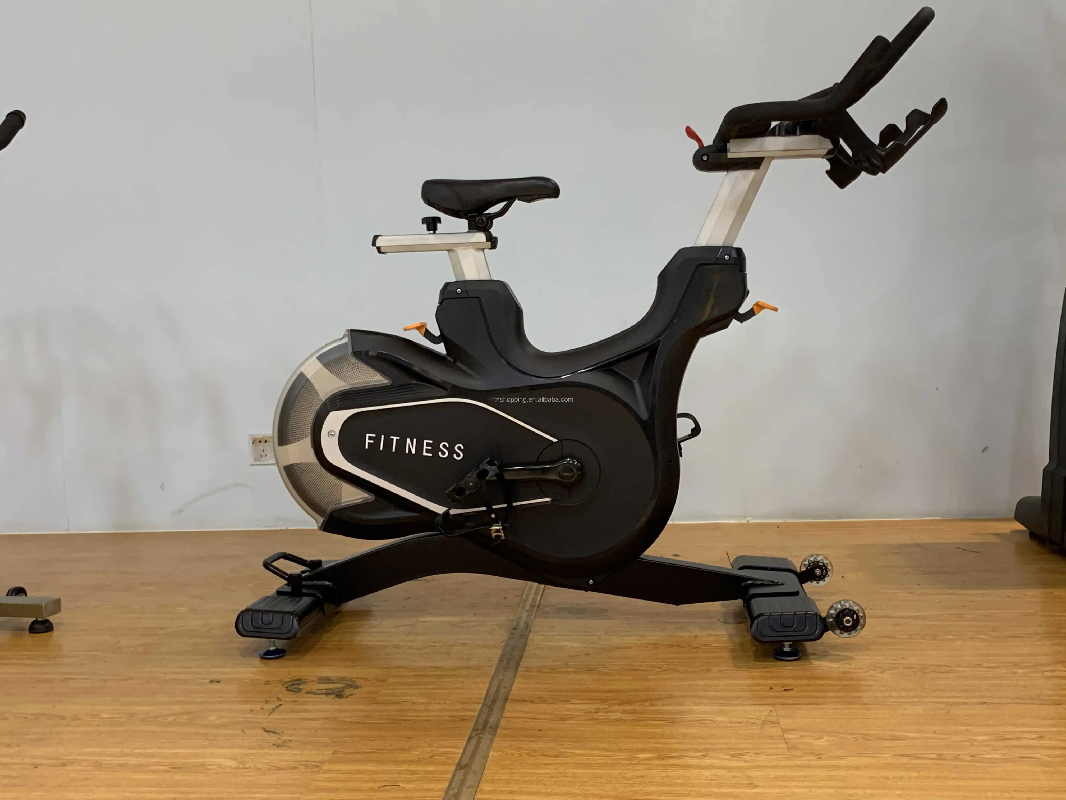 2026 new model High-end Gym Spinning Bike Commercial Fitness Exercise Bike Equipment Indoor Spin Bike for Gym