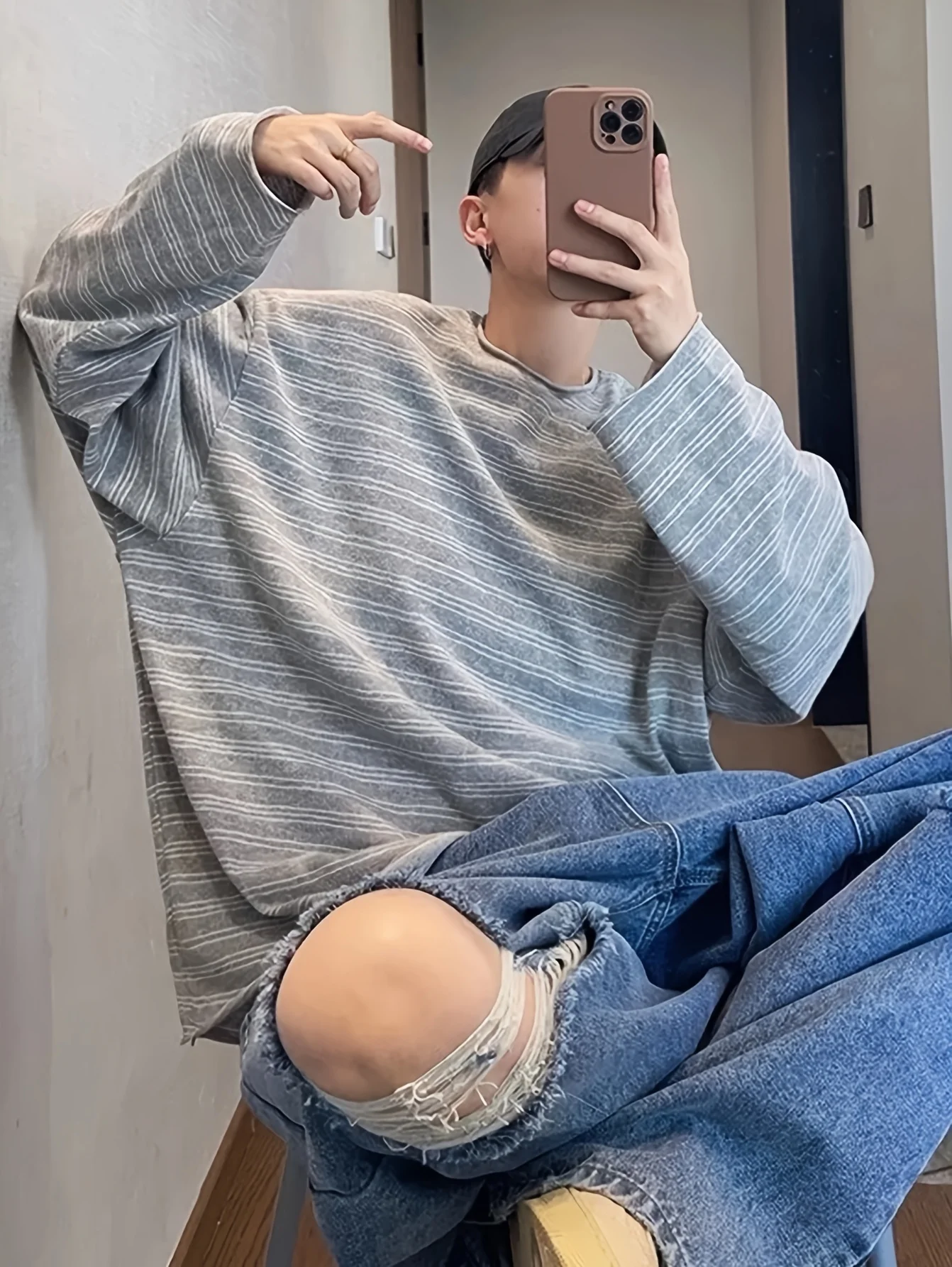 Men's Sweatshirt: Korean-Style Rolled-Cuff Striped Long-Sleeve T-Shirt for Spring and Fall—Relaxed, Casual Style with A Loose
