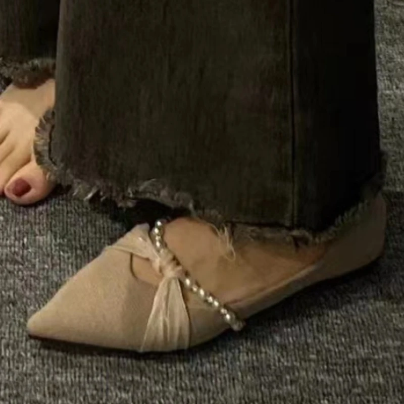 Deslizamento de primavera em sapatos femininos, doces apartamentos femininos, cor sólida, dedo apontado, rebanho frisado, boca rasa, 2023, venda quente