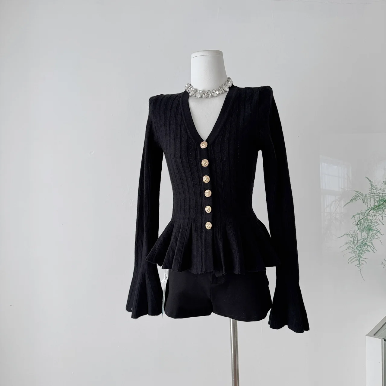 

Осень-зима женский приталенный вязаный черный кардиган с рюшами однобортный свитер с длинными рукавами и v-образным вырезом для женщин C162