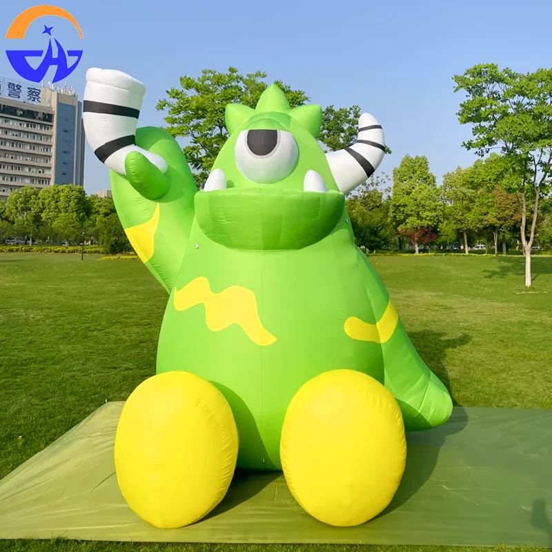 

Большая надувная мультяшная воздушная модель маленького монстра - зеленый сидящий маленький монстр с большими глазами и рогами, наружное украшение
