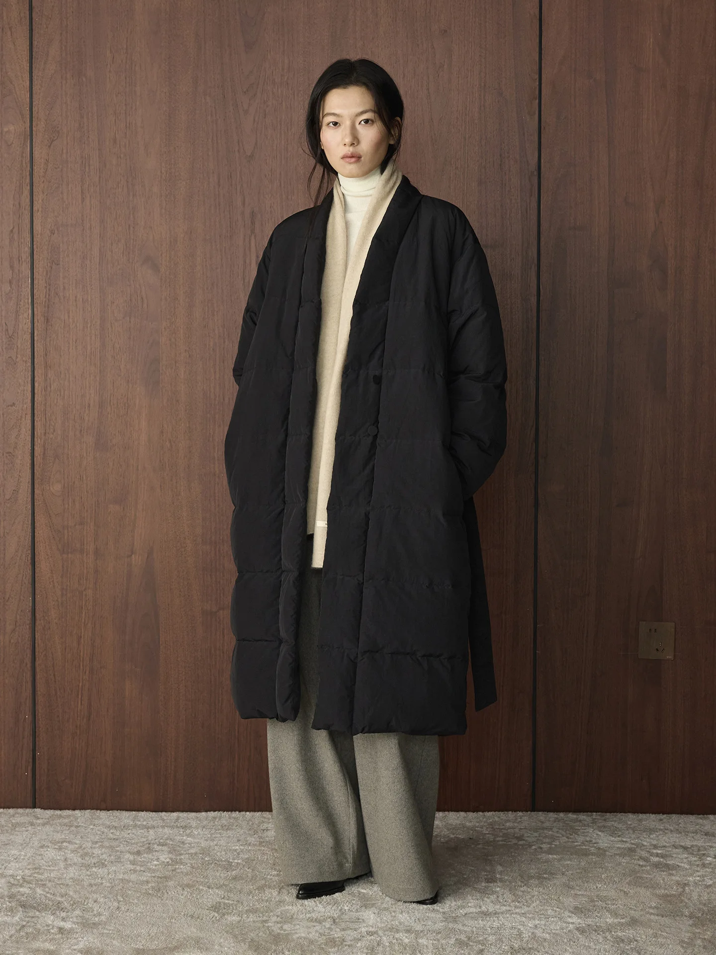 سترة شتوية جديدة على الطراز الكوري بحزام على شكل حرف V وطويلة مع شعور معلق، سترة دافئة ومريحة للنساء