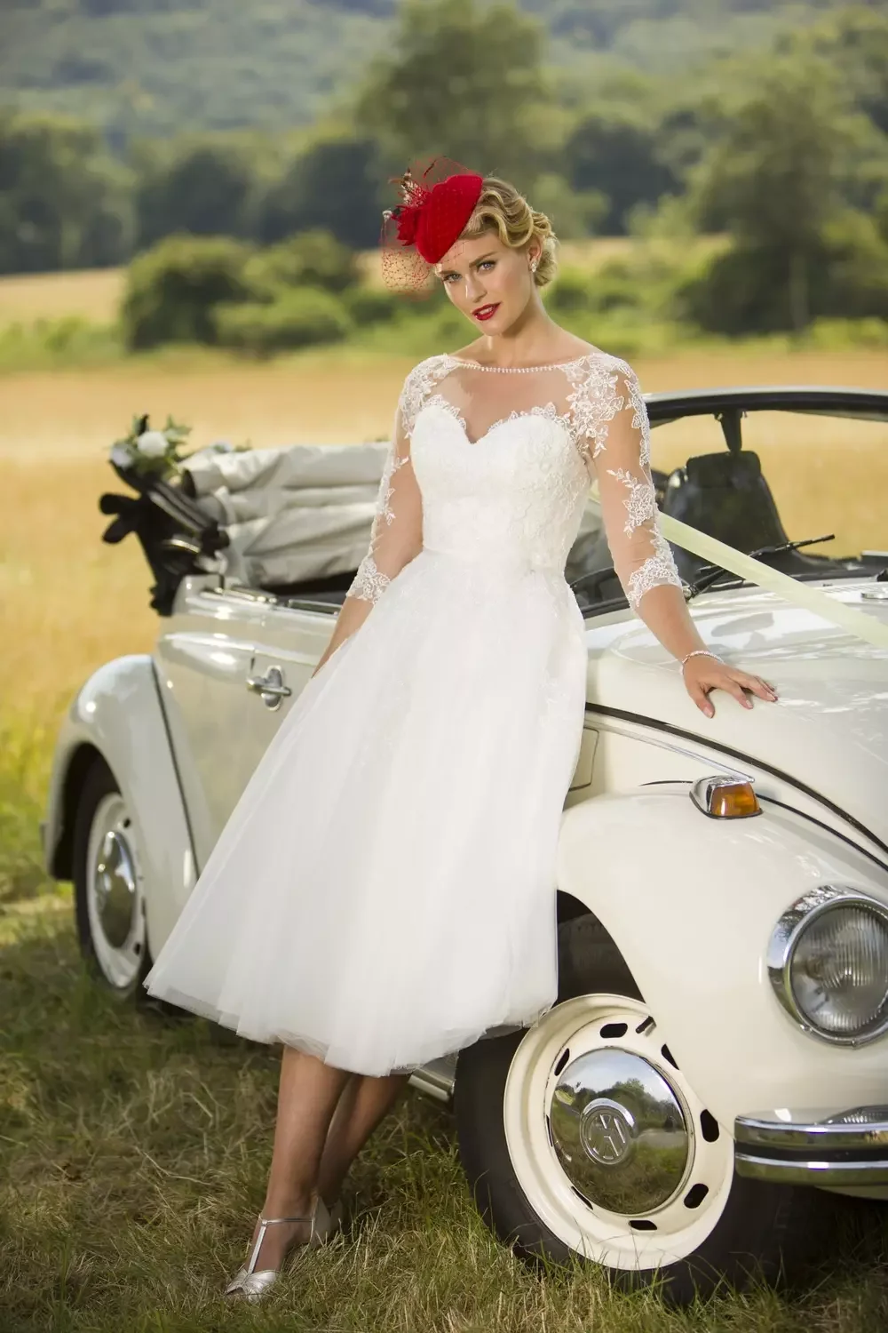 Vestido de novia Vintage largo hasta el té, apliques de encaje, línea A, vestidos de novia de jardín, Media manga, cuello redondo, botones traseros transparentes