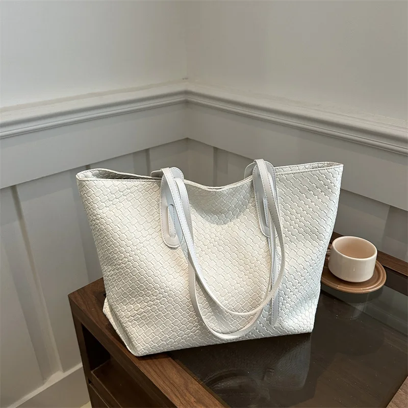 

Hot Selling Large Capacity Underarm Bag for Women 2025 New Fashionable Tote Bag Woven Personalized Trend Simple Shoulder Bag
