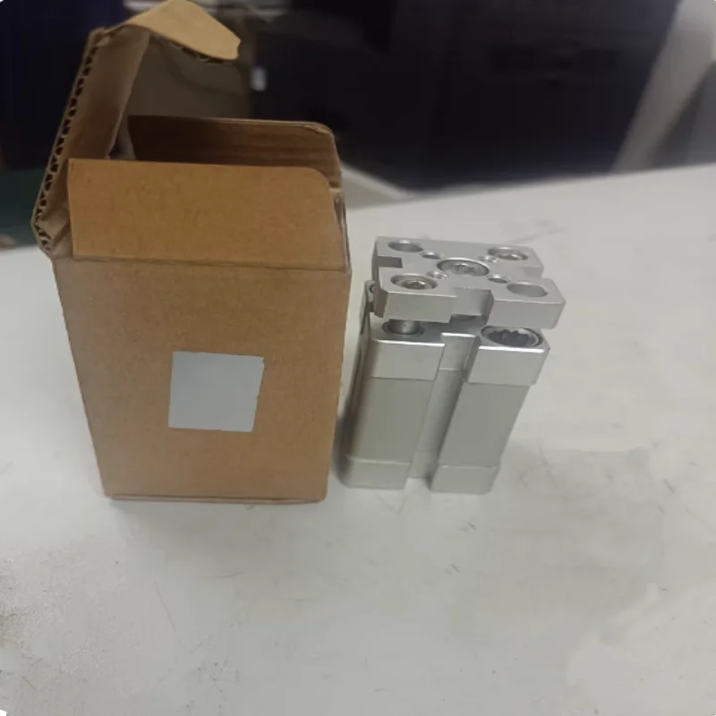 

Совершенно новый оригинальный компактный цилиндр ADNGF-16-10-P-A ADNGF-16-25-P-A ADNGF-16-40-P-A ADNGF-20-10-P-A ADNGF-20-20-P-A