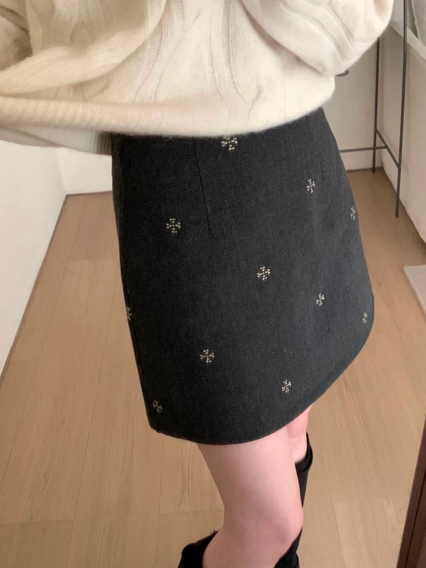 

Приталенная твидовая юбка с мелким цветочным принтом для полных женщин, весенняя корейская короткая юбка в стиле ретро для элегантных дам