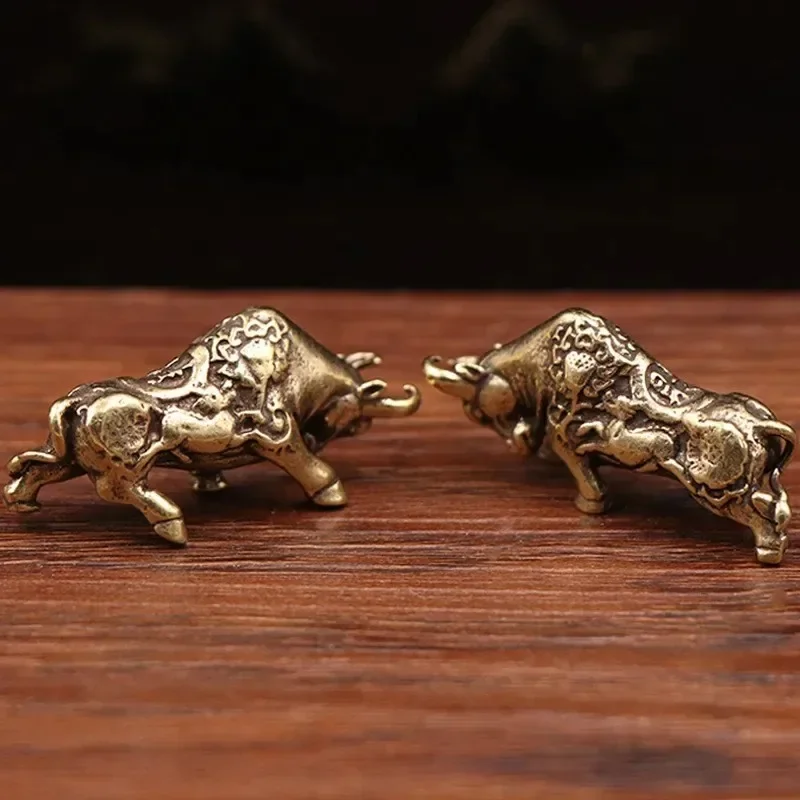 Creative Miniature Brass Bull Ornament Retro Copper Bull Sculpture Home Office Desk Decoration Fuuny Cow Figurines Brithday Gift